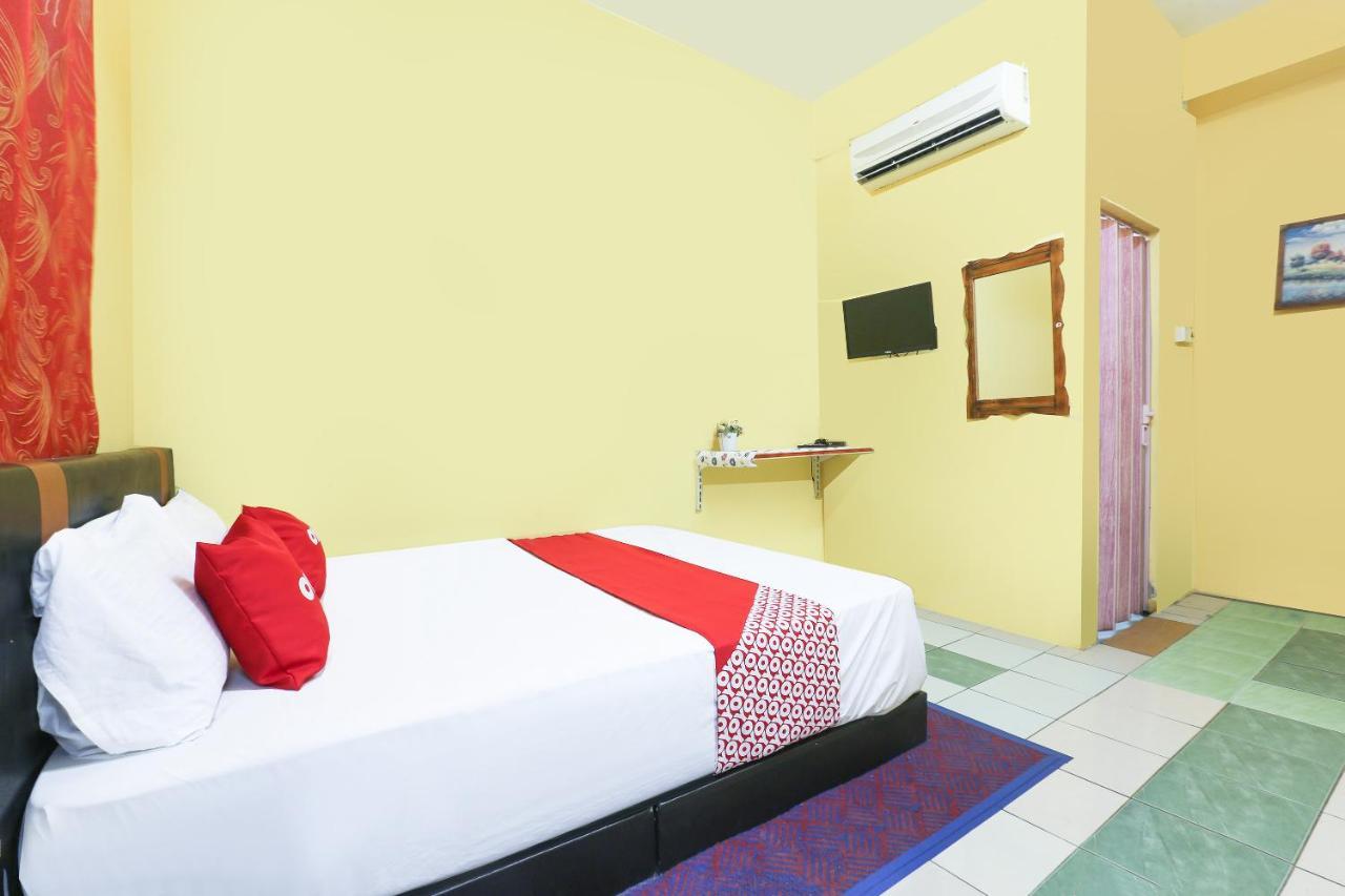 Oyo 90321 Hotel Bajet Sri Manal Танах-Мерах Экстерьер фото